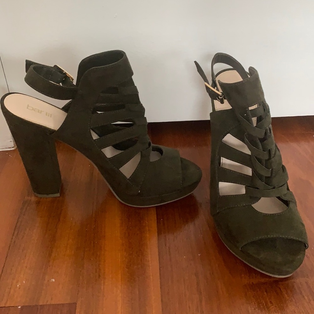 Bar lll green suede heels- never worn